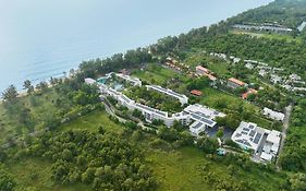 Le Meridien Phuket Mai Khao Beach Resort